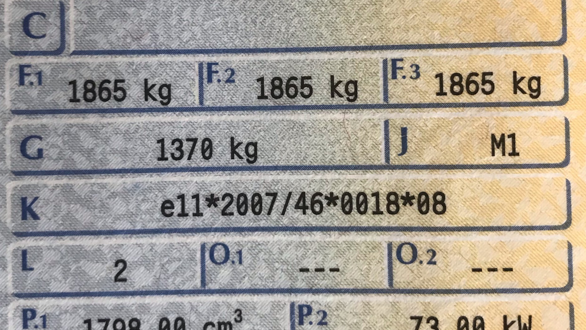 Dowód rejestracyjny popularnej, japońskiej hybrydy nie zostawia złudzeń: wpisy w rubrykach F.3, O.1 i O.2 świadczą o tym, że ta wersja nie nadaje się do holowania przyczep. To jednak nie reguła, porównywalny model z aktualnej produkcji holować przyczepy już może!