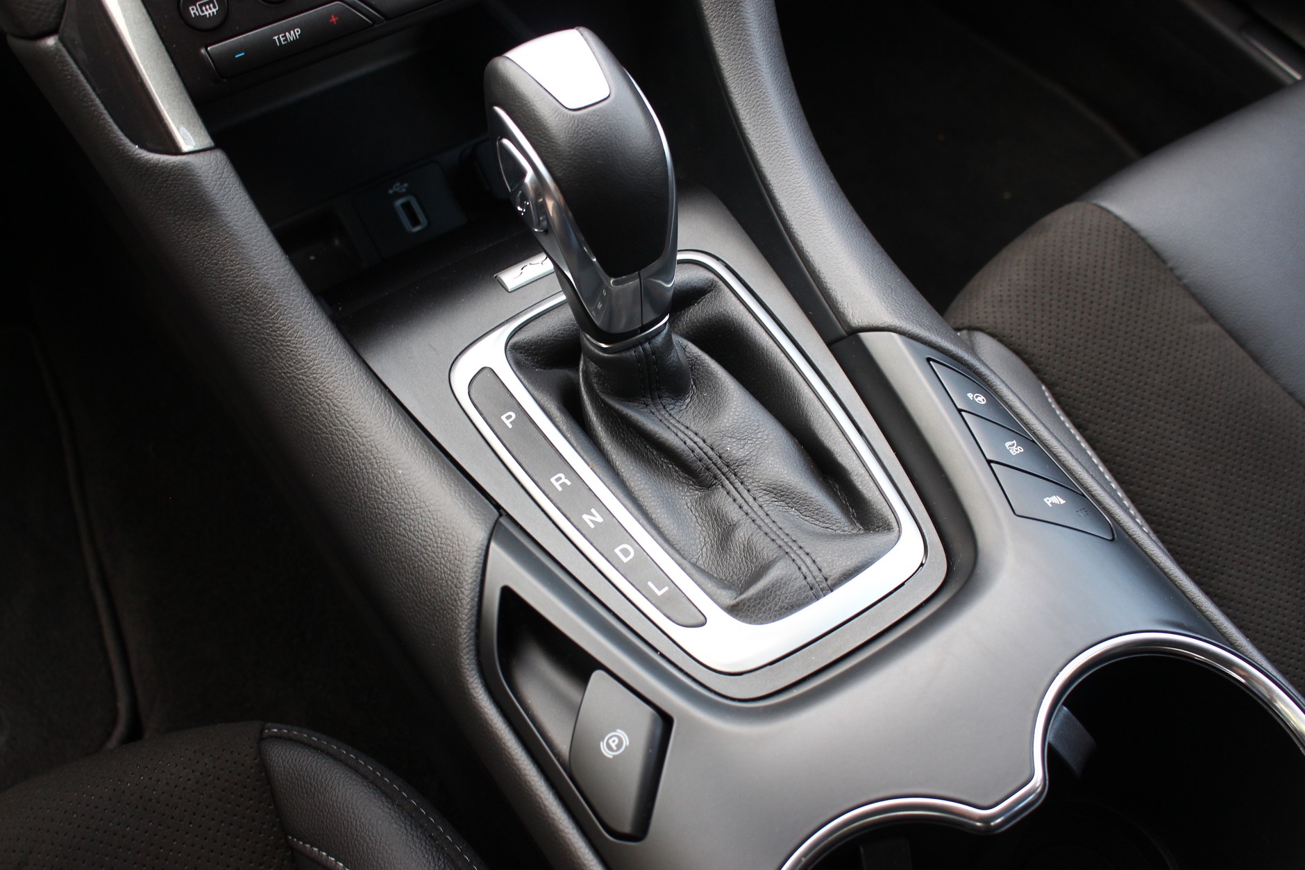 Ford Mondeo Hybrid kombi