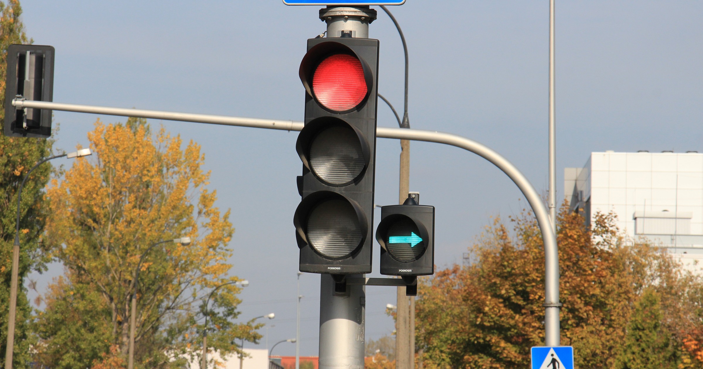 Zielona strzałka warunkowa i system Red Light. Będzie mandat?