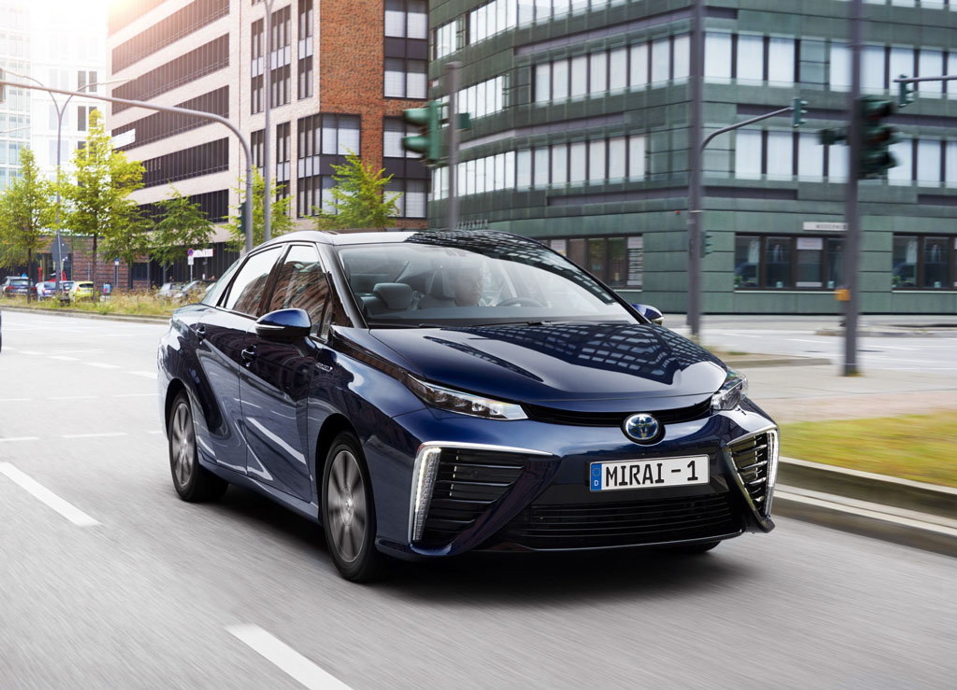 Toyota Mirai - zatankuj wodór i ruszaj w drogę.