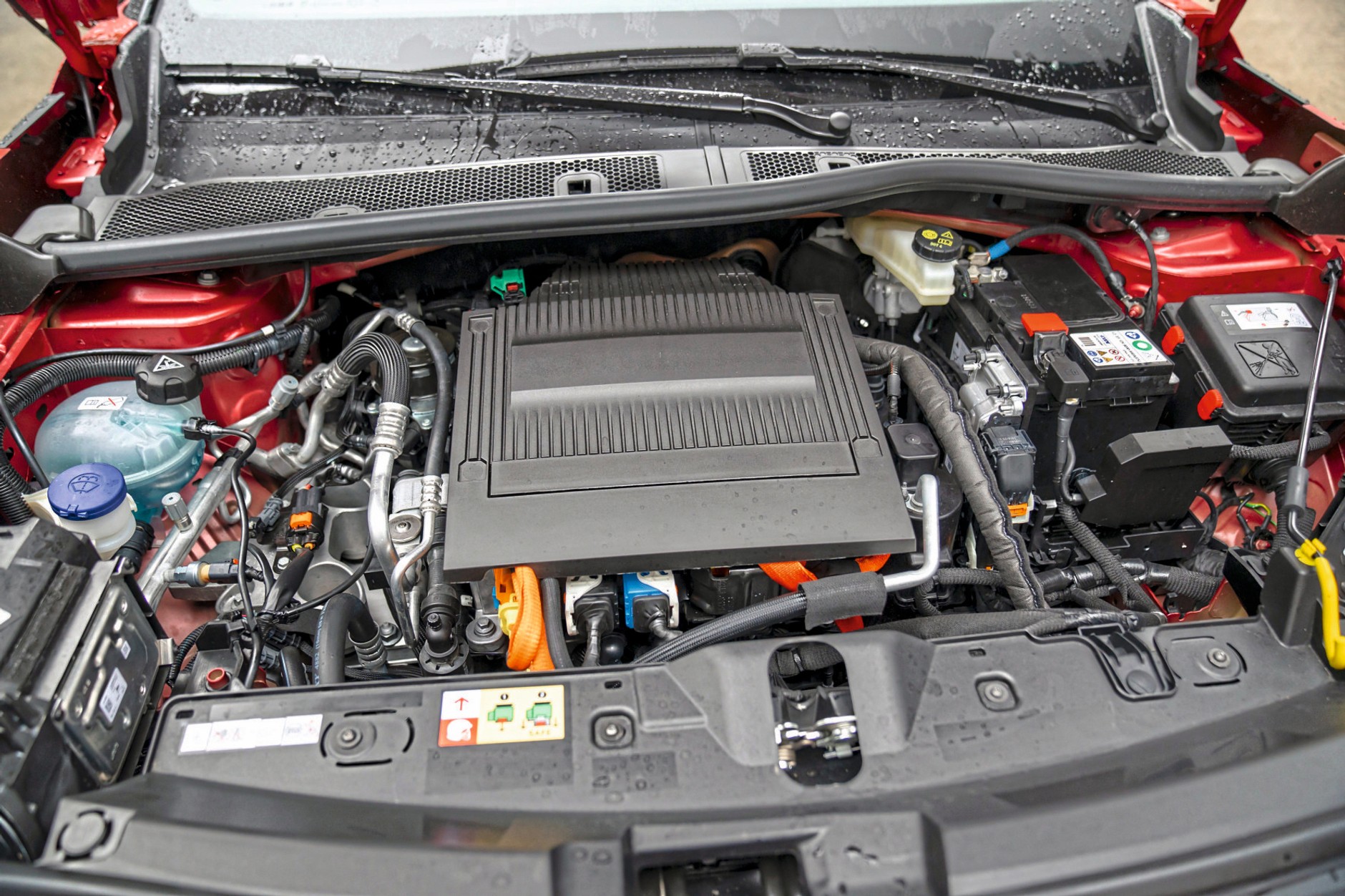 MG4 kontra Peugeot e-2008