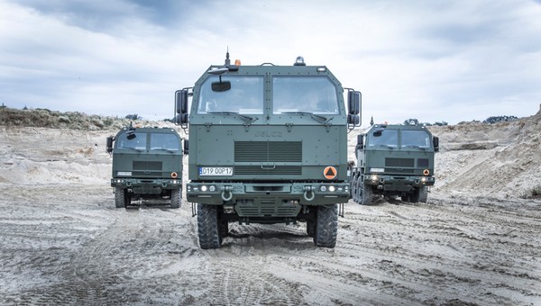 Jelcz będzie woził HIMARS-y. Podpisano umowę na 59 pojazdów 