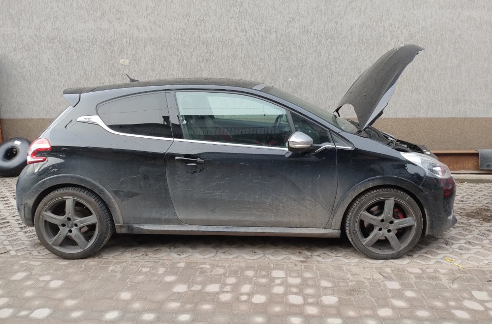 Skradziony Peugeot znaleziony cały i zdrowy przez grupę "Kobra"