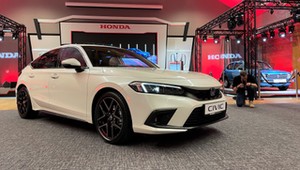 Widzieliśmy na żywo nową Hondę Civic. Elegancja wyparła ekstrawagancję "UFO"