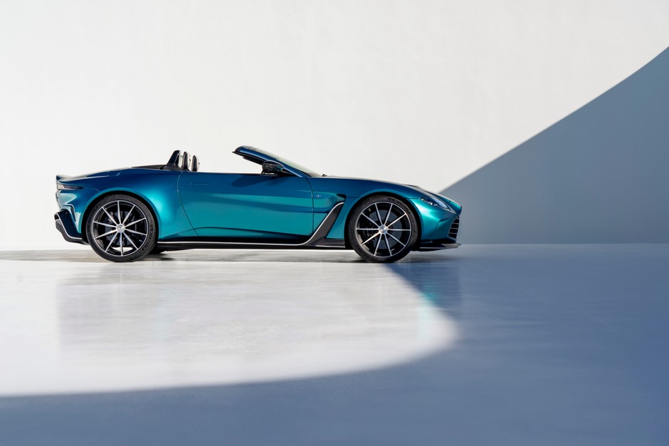 Aston Martin V12 Vantage Roadster
