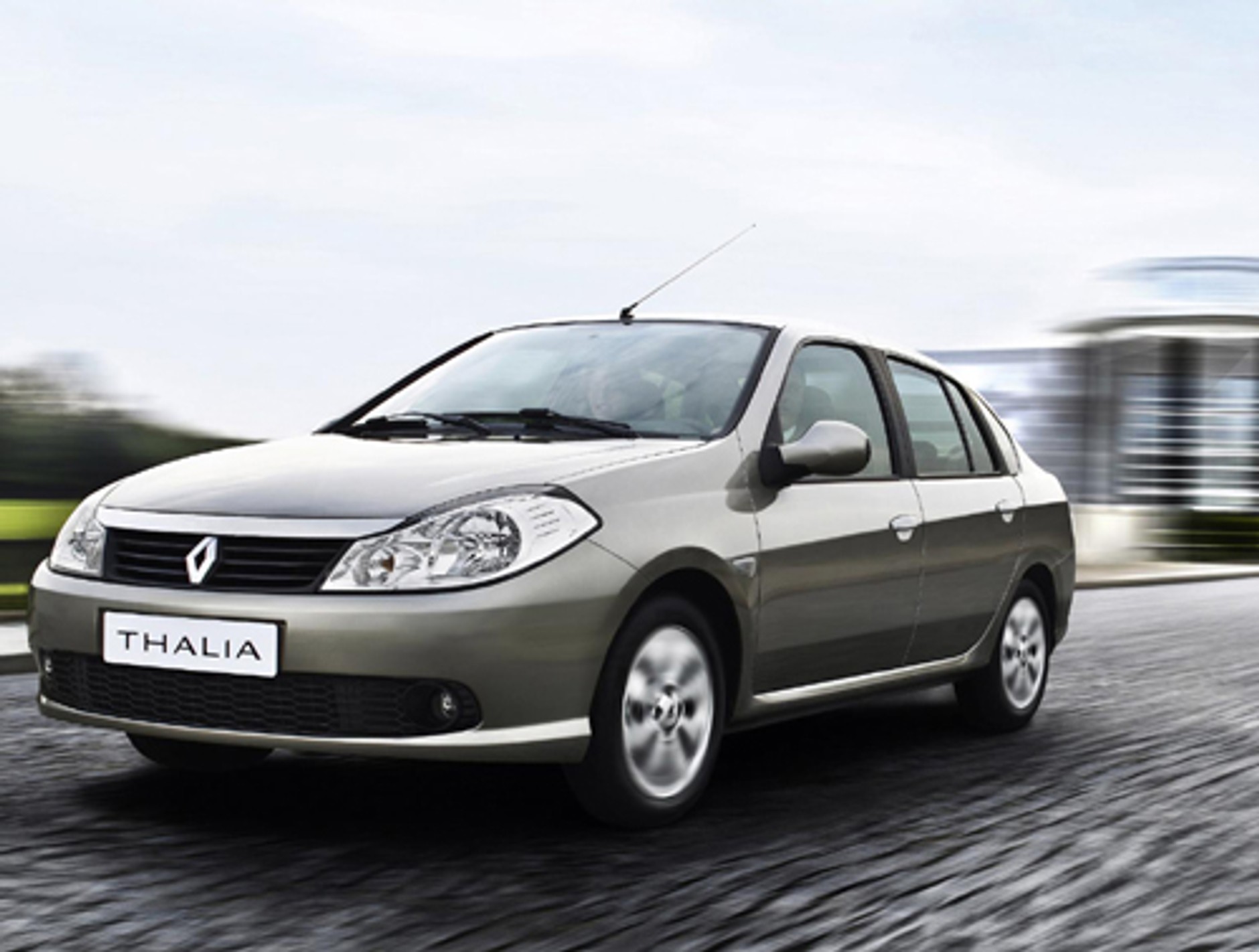 Nowy Renault Thalia łagodny sedan