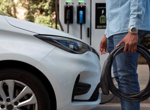 Najlepsze przenośne ładowarki EV do ładowania samochodów elektrycznych – TOP 5