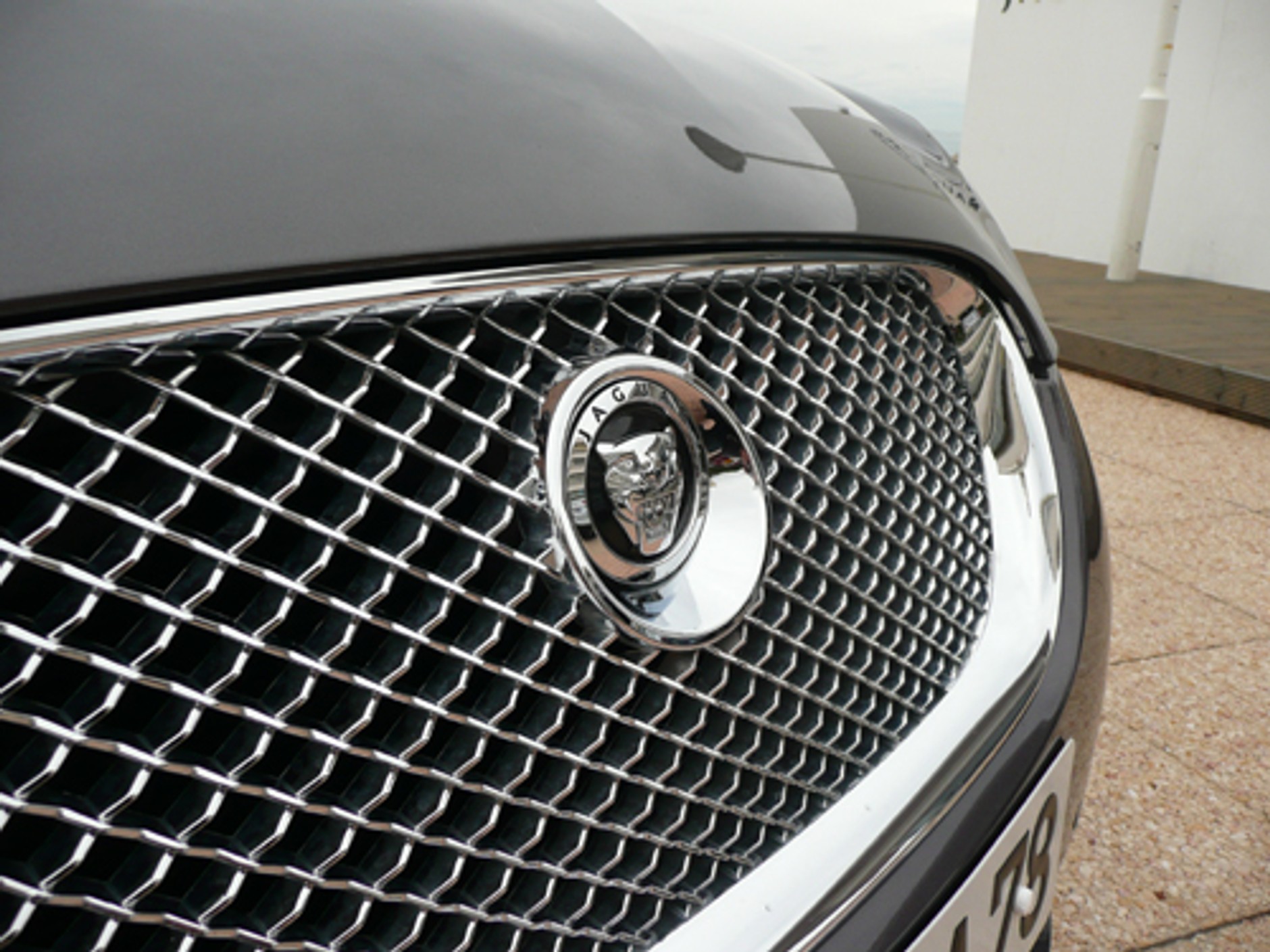 Jaguar XF 4.2 V8 Supercharged - Wybuchowa Mieszanka