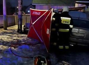 Tragiczny finał naprawy samochodu. 67-latek chciał zerknąć pod auto
