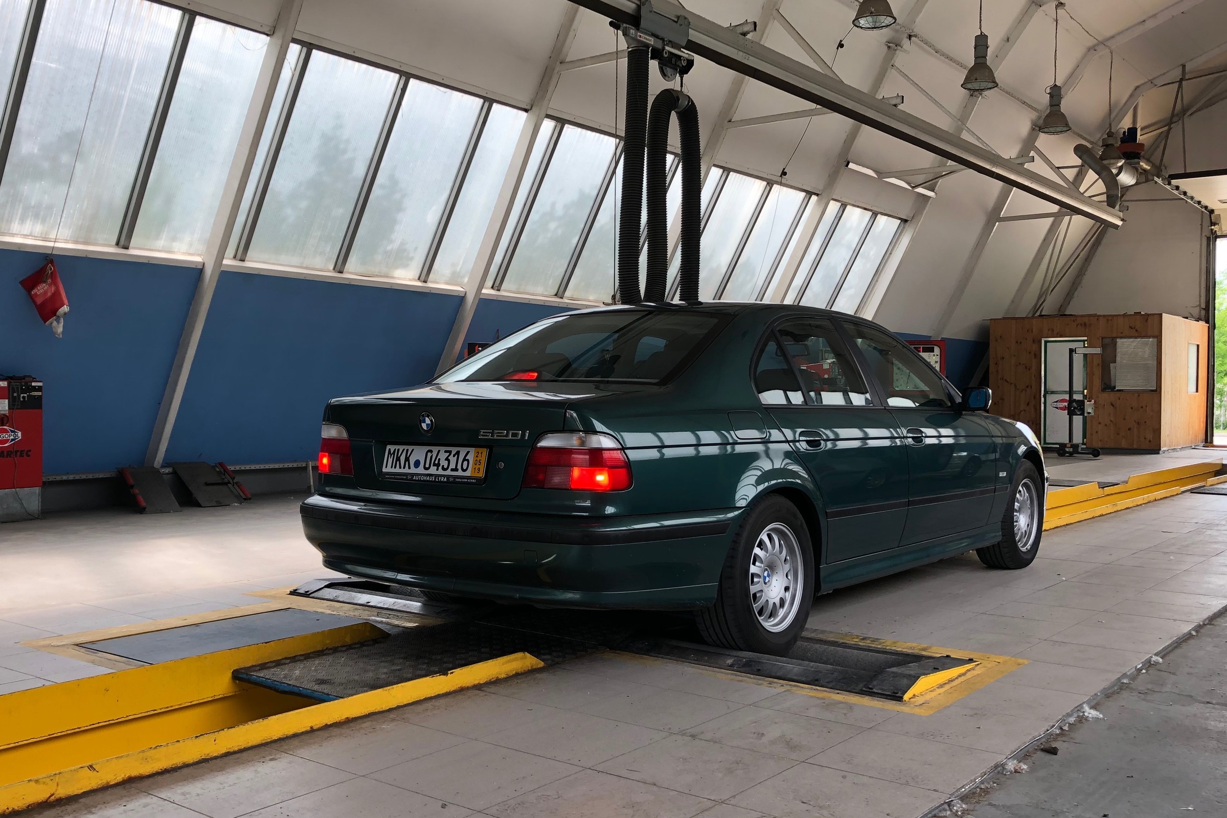 Ukraińskie samochody w Polsce mogą jeździć bez przeglądu. Wyjaśniamy