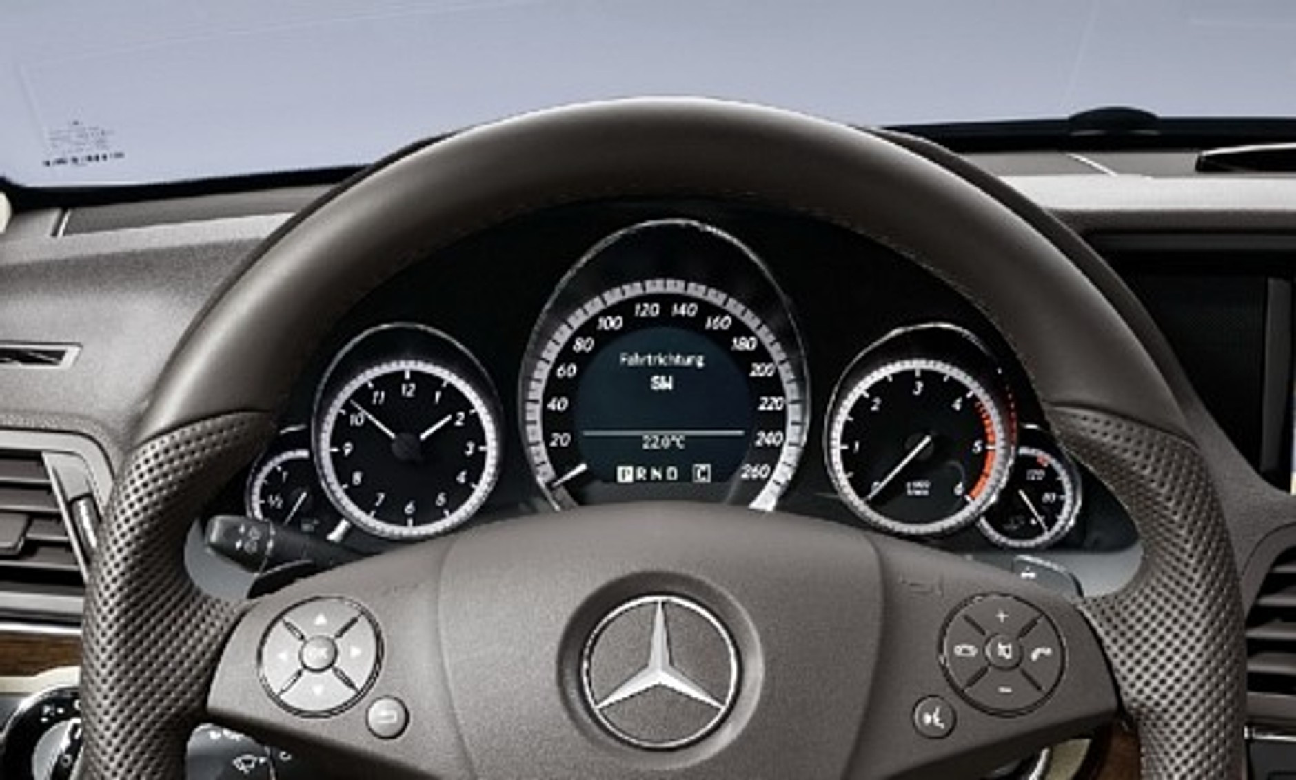 Mercedes E Coupe - Pociągające wcielenie Merca