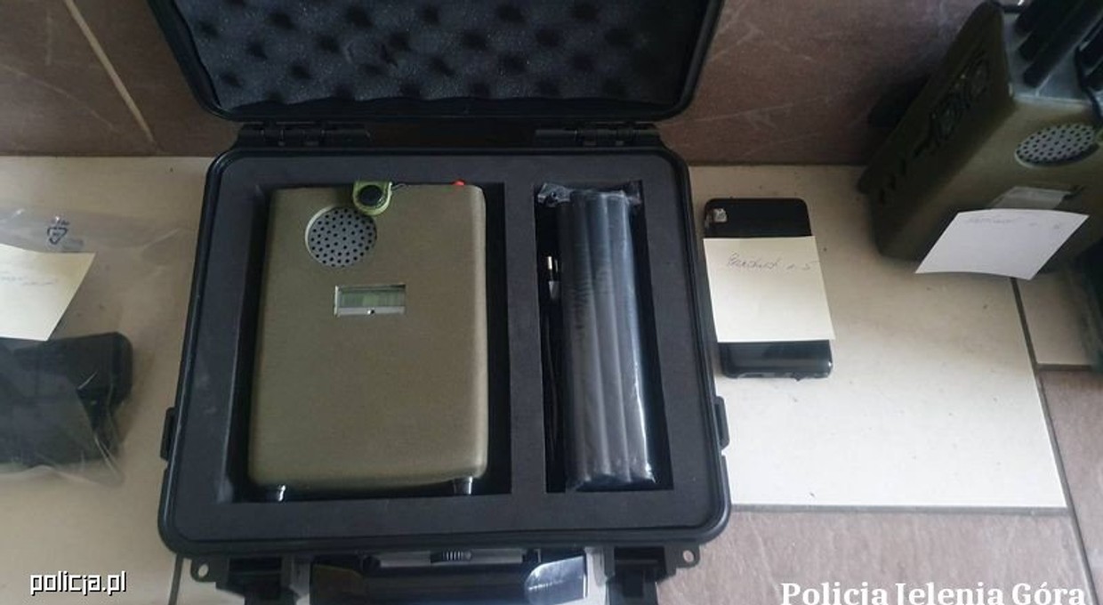 Policjanci znaleźli 39 "walizek" i dwa Audi. Miał sprzęt do kradzieży prawie każdego auta