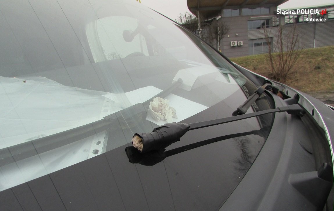 uszkodzona wycieraczka