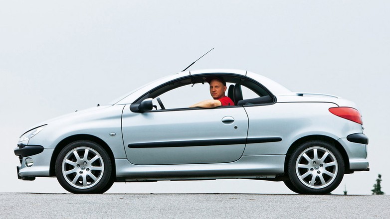 Peugeot 206 CC: dobrze się składa mimo upływu lat?