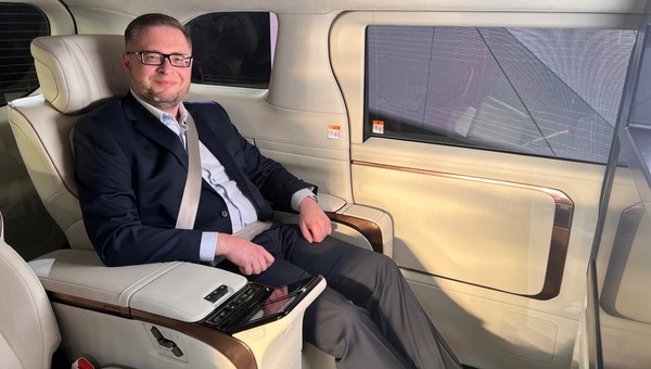 Obejrzałem Lexusa LM. Czy luksus może być minivanem?