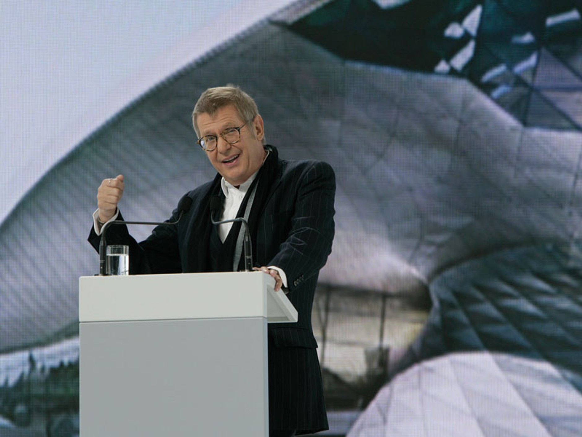 BMW: Świat szachownicy i najwspanialszych maszyn