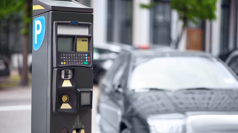 Warszawa. Od poniedziałku strefa płatnego parkowania obejmuje Kamionek i Saską Kępę