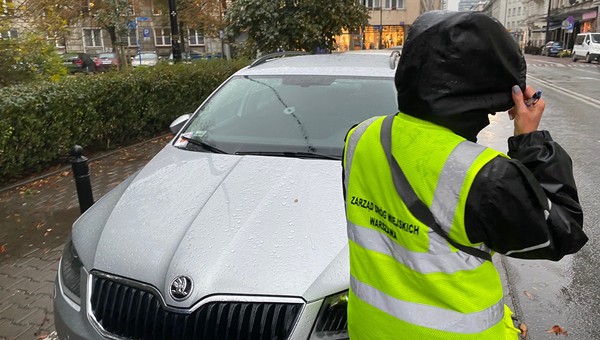 Pan Arkadiusz dostał mandat w półtorej minuty. Niepełnosprawny kierowca walczy z ZDM