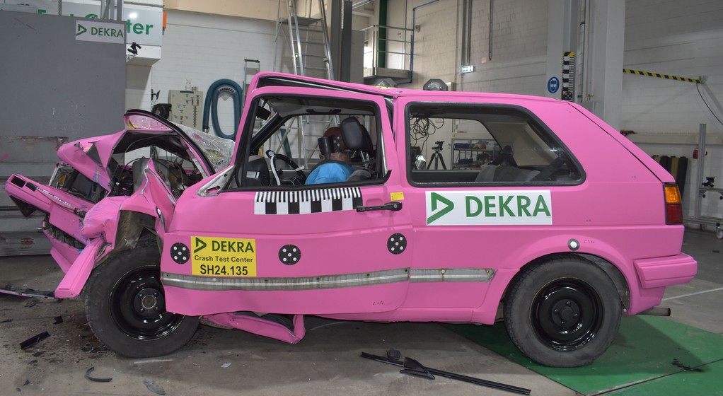 VW Golf II w teście zderzeniowym Dekry