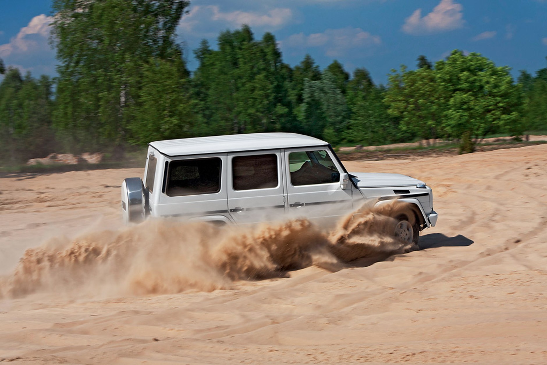 Mercedes G 350 kontra Land Rover Defender i Honker 2000: czy prawdziwe terenówki są na wymarciu?