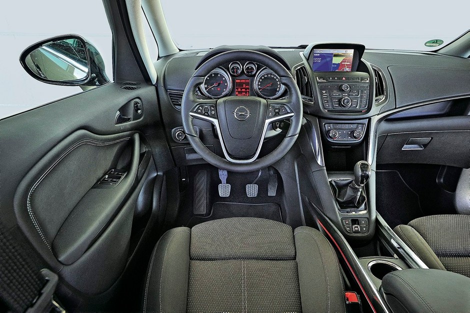 Opel Zafira Tourer, kokpit