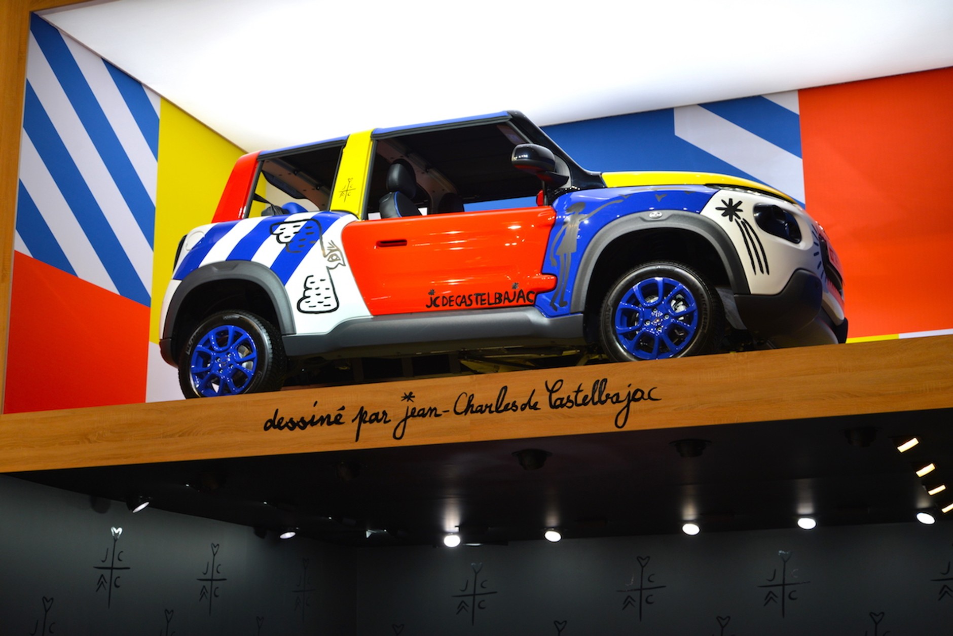 Citroen na salonie samochodowym w Paryżu