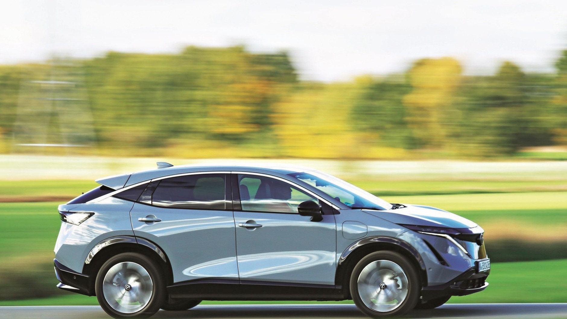 Nissan Ariya (I, 2022) - jedziemy! Nissan ma lepszą elastyczność, ale zawieszenie nie tak komfortowe w (nie do końca perfekcyjnie resorującej) Skodzie.