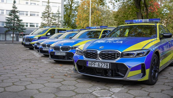 Łódzka policja dostała 11 sztuk BMW M340i oraz dwa Renault Trafic