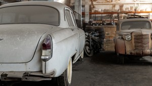 Alarm "barnfindowy" w Londynie. 170 zakurzonych klasyków czeka na kupców