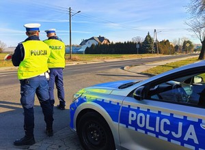 Kierowca BMW zamiast się zatrzymać, wjechał na przypadkowe podwórko