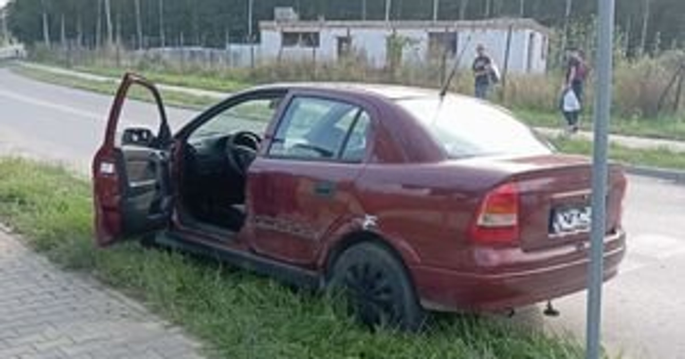 Kierowca Opla nie zatrzymał się do kontroli. Policjanci ruszyli w pościg