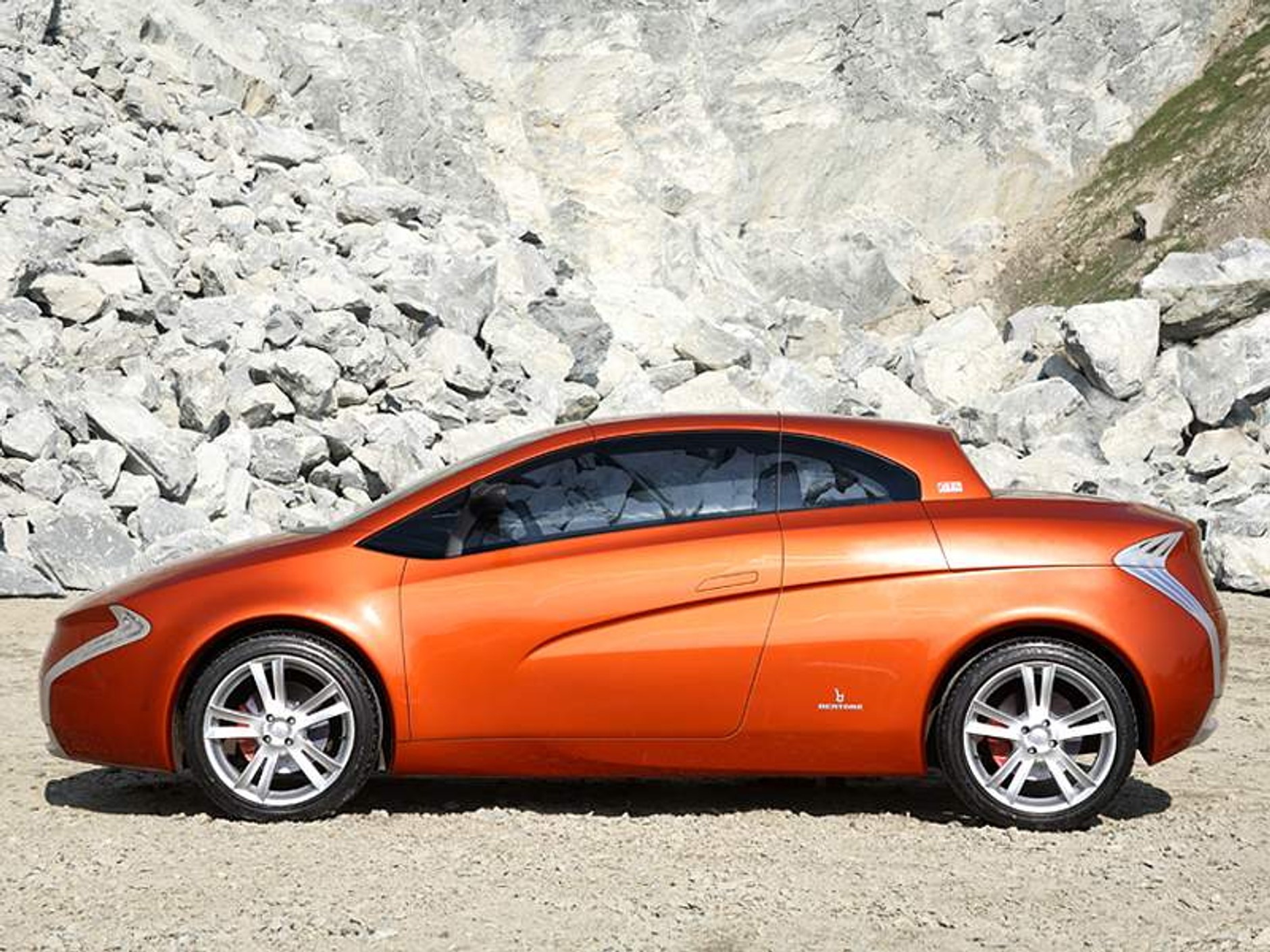 Bertone: kryzys w centrum designu