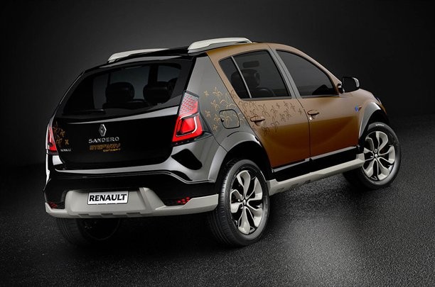 Renault Sandero Stepway – dwa kolory, kwiaty i kobiety