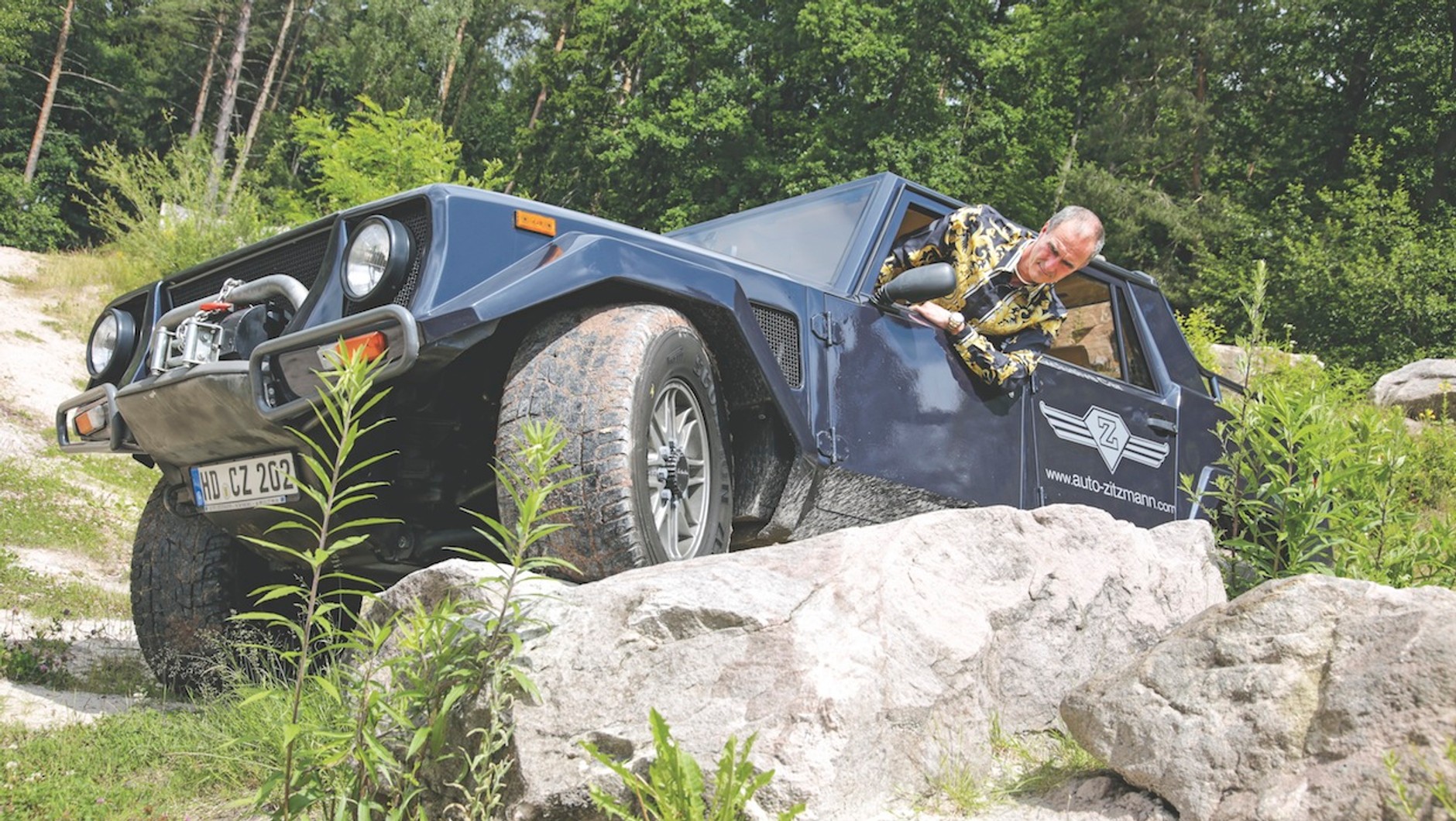 Lamborghini-LM0021