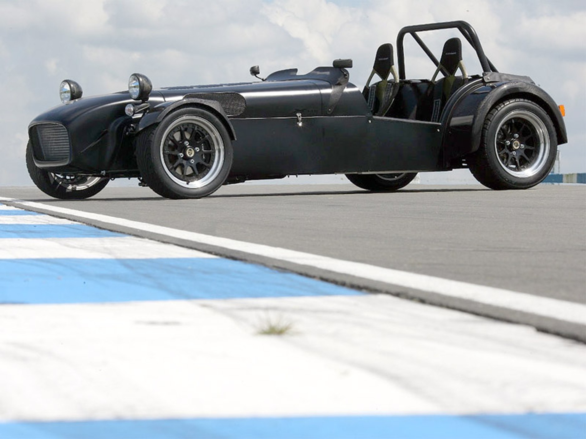 Caterham X330 Concept: najmocniejsza siódemka