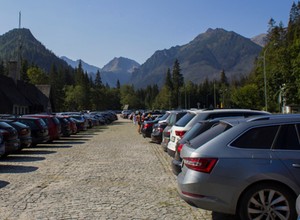 Tyle zapłacisz za parking nad Morskim Okiem. Kwoty szokują