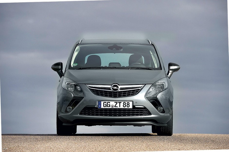 Król vanów pilnie poszukiwany: nowy VW Touran kontra BMW 216d Gran Tourer, Ford Grand C-Max, Opel Zafira Tourer