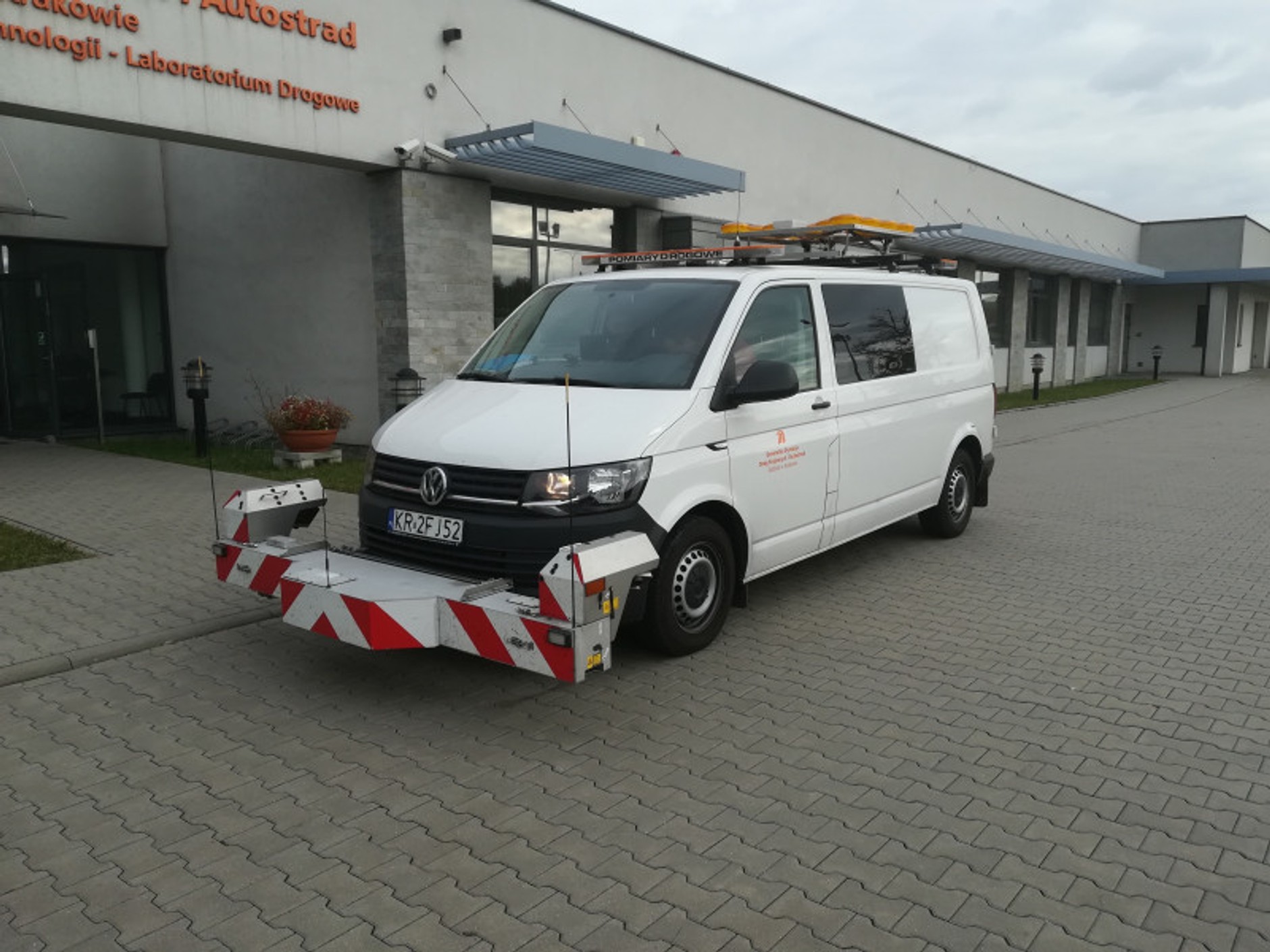 Auto do pomiaru nawierzchni