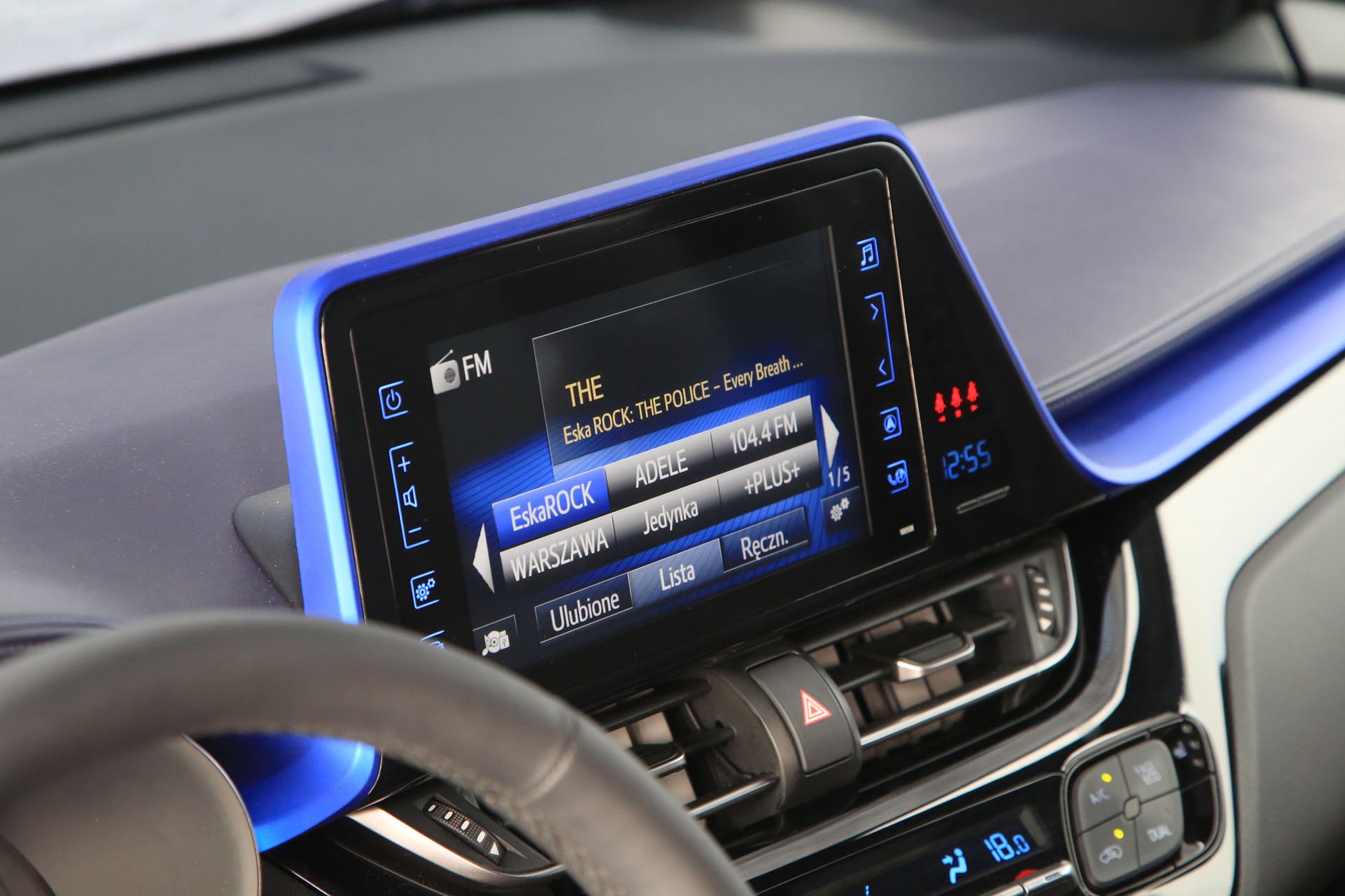 Toyota C-HR Hybrid - dobrze wygląda i jest oszczędna