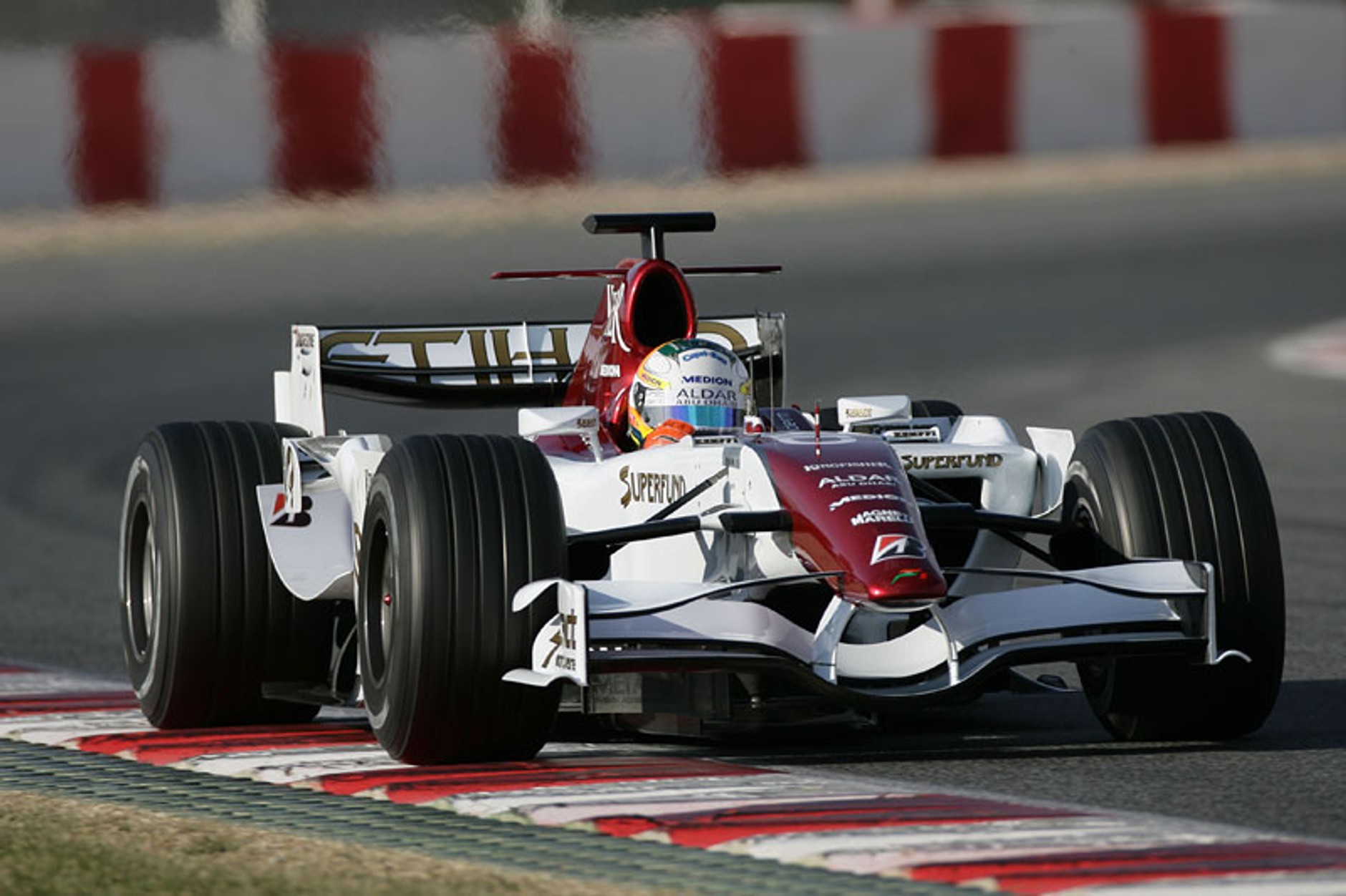 Formuła 1: Fernando Alonso pokazał klasę w Jerez (fotogaleria z testów)