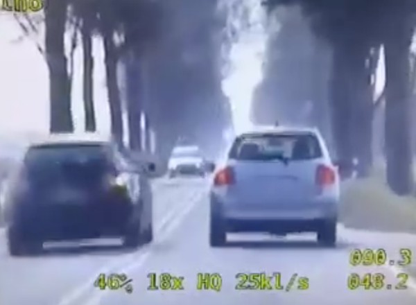 Wyprzedzał nieoznakowany radiowóz. Szybko tego pożałował [WIDEO]