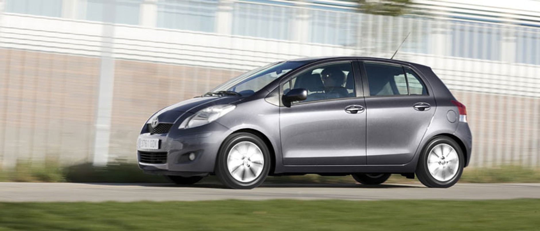 Bolonia 2008: Toyota Yaris FL, nowy silnik 1,33 Dual VVT-i i niższe zużycie paliwa