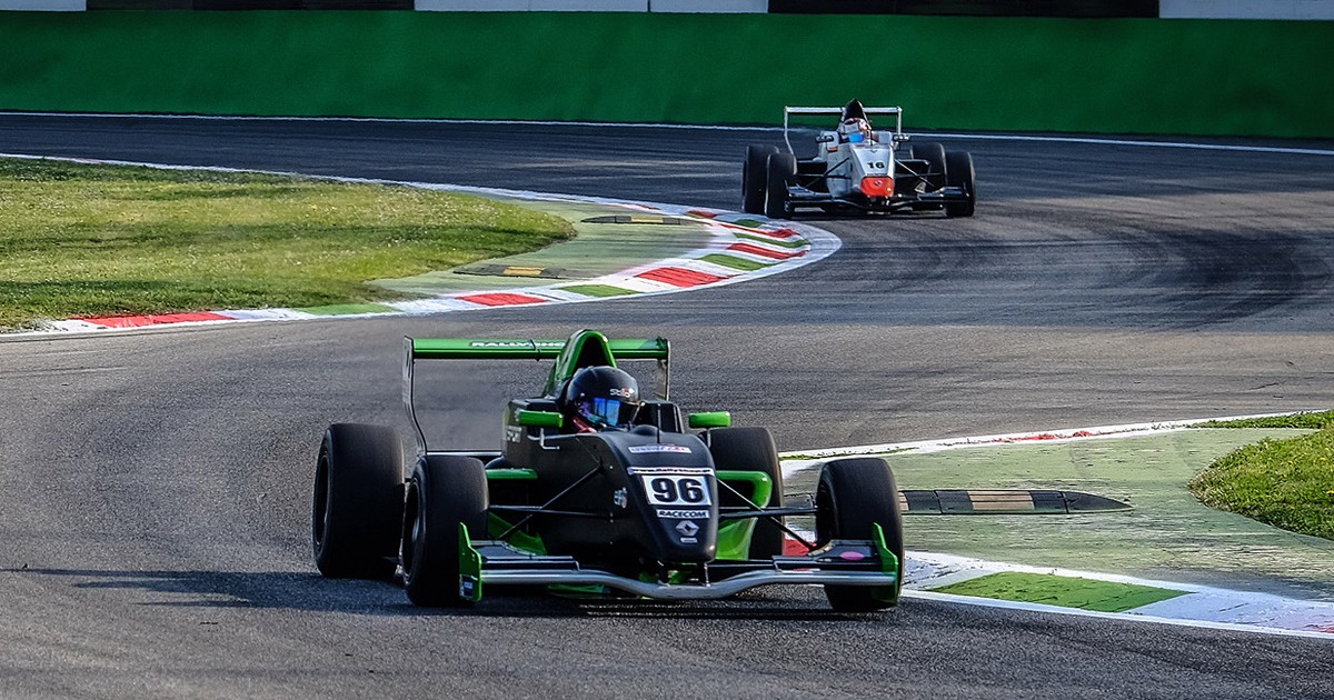 Debiut Bartłomieja Mireckiego w FR 2.0 NEC