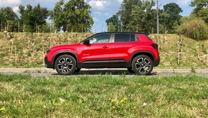 Jeep Avenger to nowy SUV "made in Poland". W dodatku nie musi być elektryczny