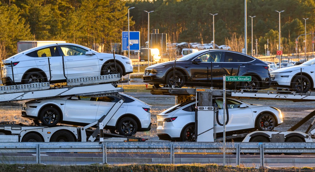AFP  20250319  dpa-pa 250319-99-267128 dpai  v1  HighRes  TeslaGigafactoryBerlinBran