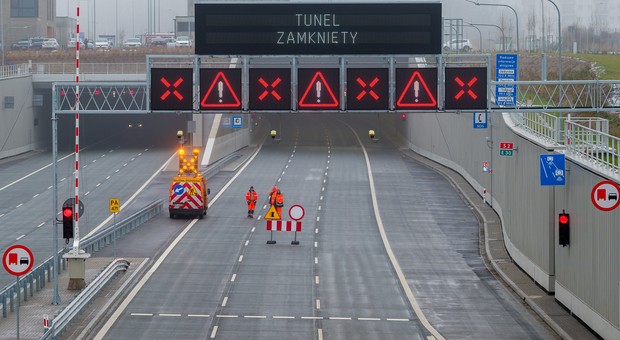 Tunel Południowej Obwodnicy Warszawy pod kontrolą. Kamer tyle, ile w połowie stolicy