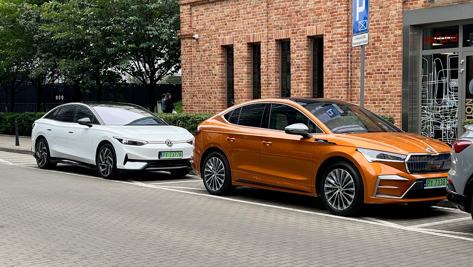 Porównanie kosztów przejazdu samochodami elektrycznymi i spalinowym
