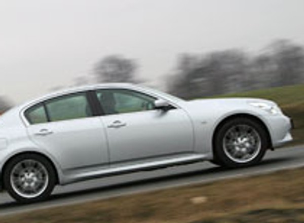 Infiniti G37x - konkurencja nie śpi