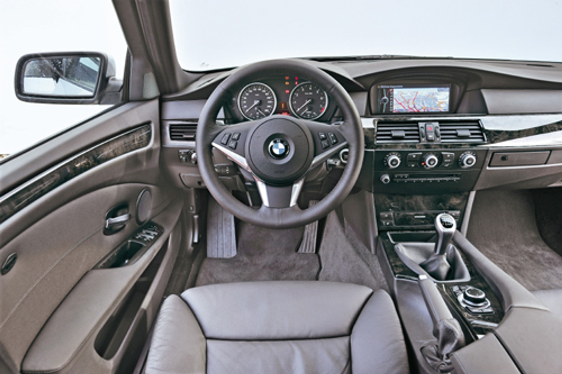 Opel Insignia kontra Audi A4 i BMW serii 5. Mocny gracz Opla