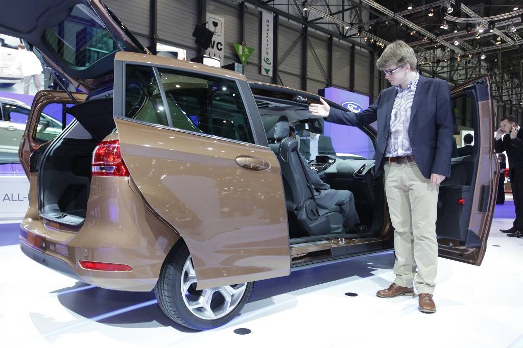 Ford B-Max: nowy, praktyczny mieszczuch